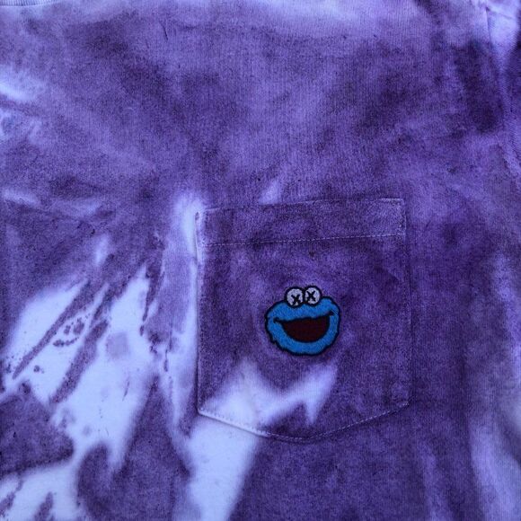 TIE Dyed Kaws X Uniqlo Sesame Street Cookie Monster Shirt Medium - Picture 8 of 8
